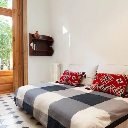 Apartment Private Studio Arc De Triompf Ac And Wifi Barcelona